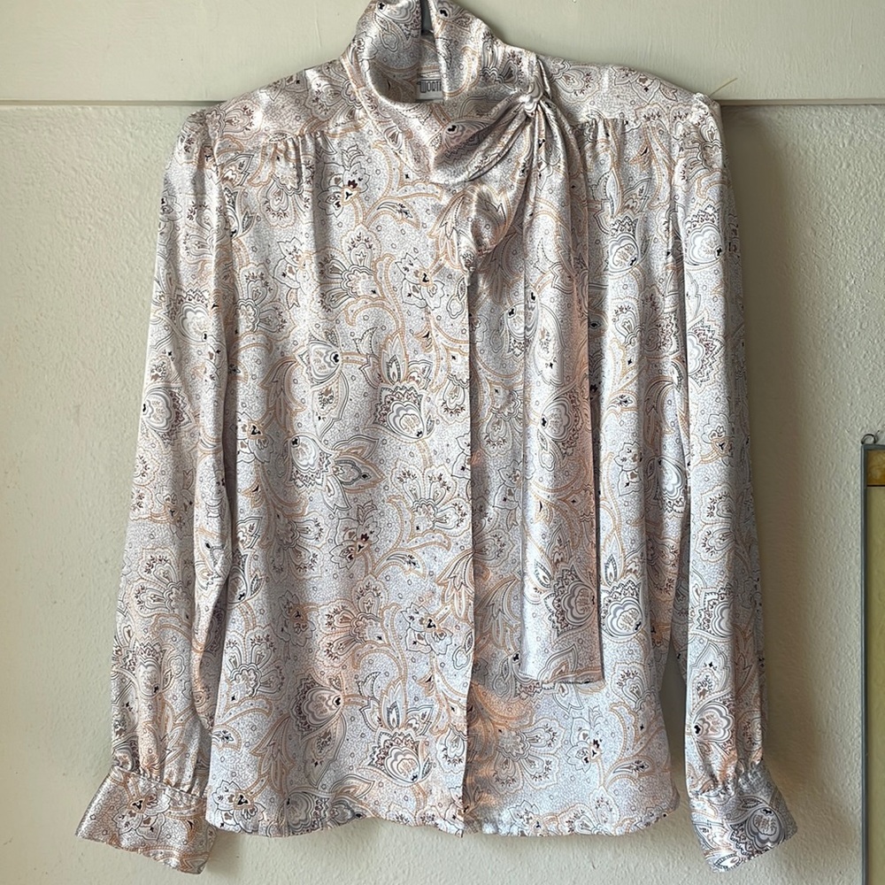 Vintage Worthington floral long sleeve button down blouse with wrap collar